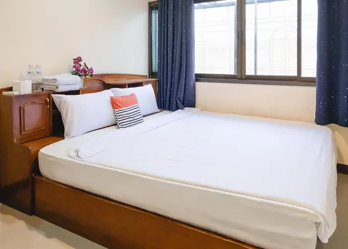 Khaosan Station Hostel *
