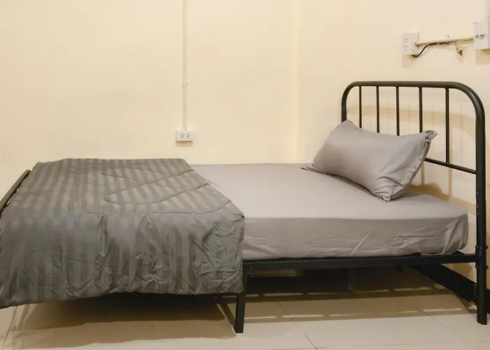 Khaosan Station Hostel *