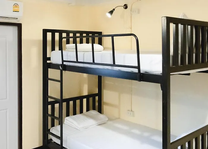 Khaosan Station Hostel *