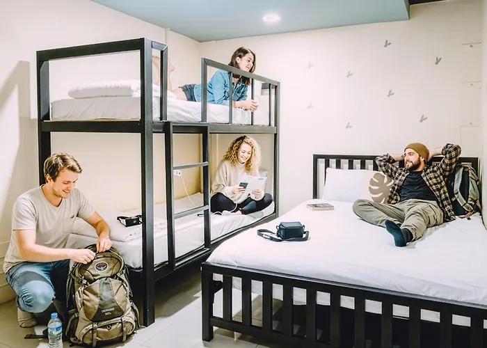 Khaosan Station Hostel *